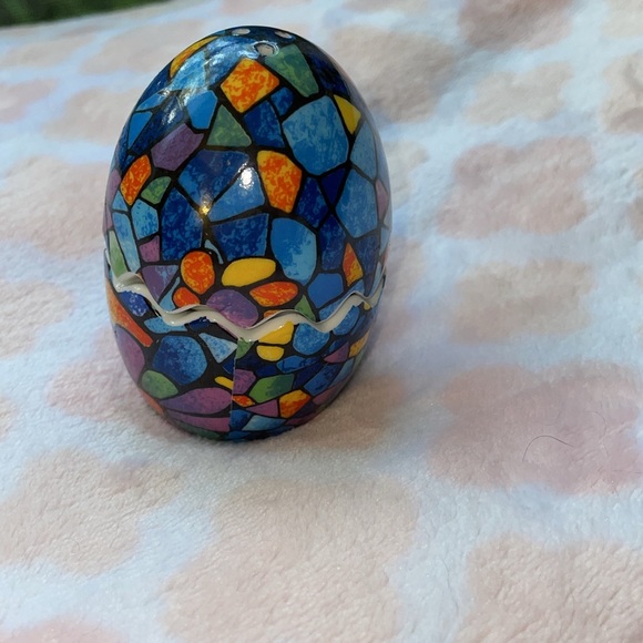 GAUDI CRACKED EGG Salt and Pepper Shaker - Picture 8 of 8